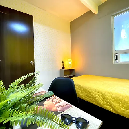 Roomies Hostel - Santa Maria La Ribera