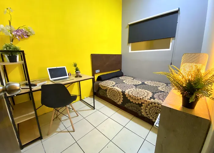Pensión Roomies - Santa Maria La Ribera *